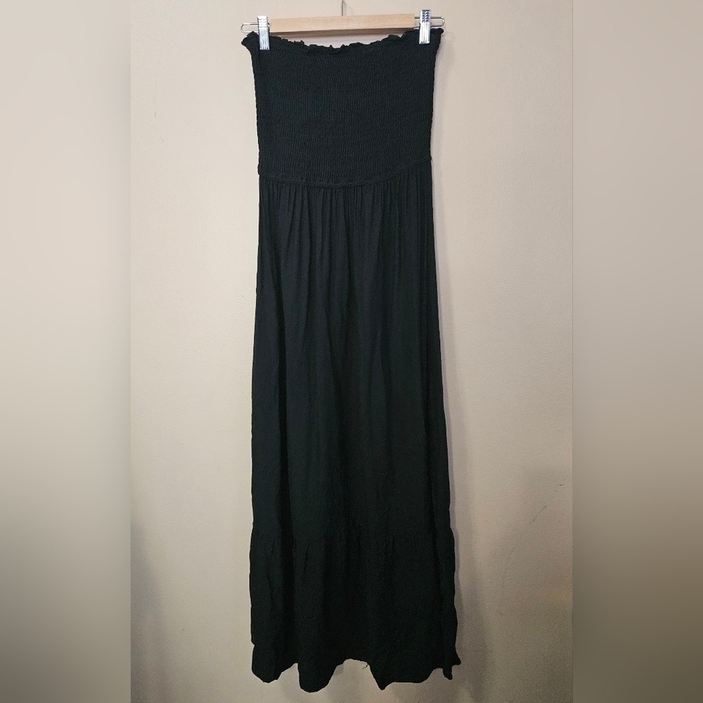 Zesica Women's Size M Smocked Top Maxi Dress Black Teired Bottom